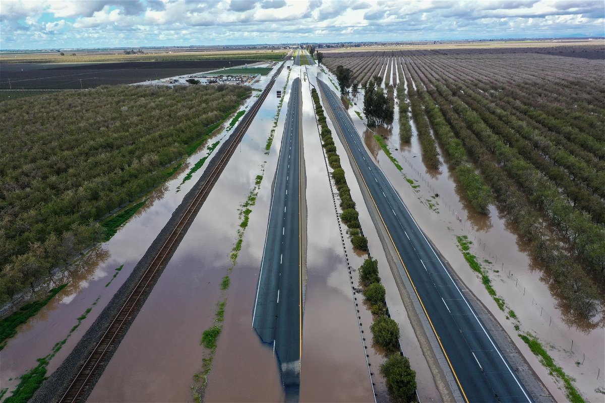 <i>Tayfun Coskun/Anadolu Agency/Getty Images</i><br/>Both sides of Highway 99 closed due to flooding in Earlimart of Tulare County