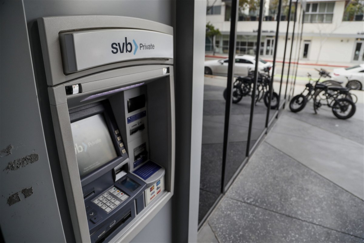 <i>Robert Gauthier/Los Angeles Times/Getty Images</i><br/>Exterior photos of Silicon Valley Bank in Santa Monica