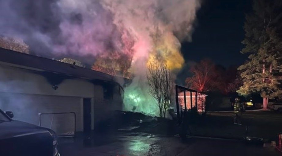 <i>Franklin Fire Department</i><br/>A man had minor injuries after he jumped from the bedroom window of his burning home.