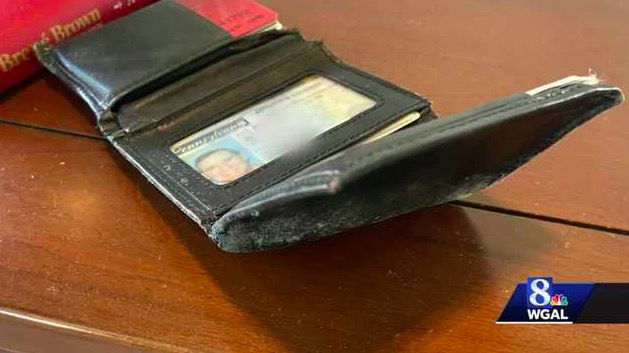 <i>WGAL</i><br/>Kevin Smith isn't exactly sure where he dropped his wallet. He thinks it must have fallen out somewhere in the parking lot. Later that day