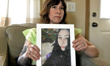 Jane Mann holds a photo of her daughter