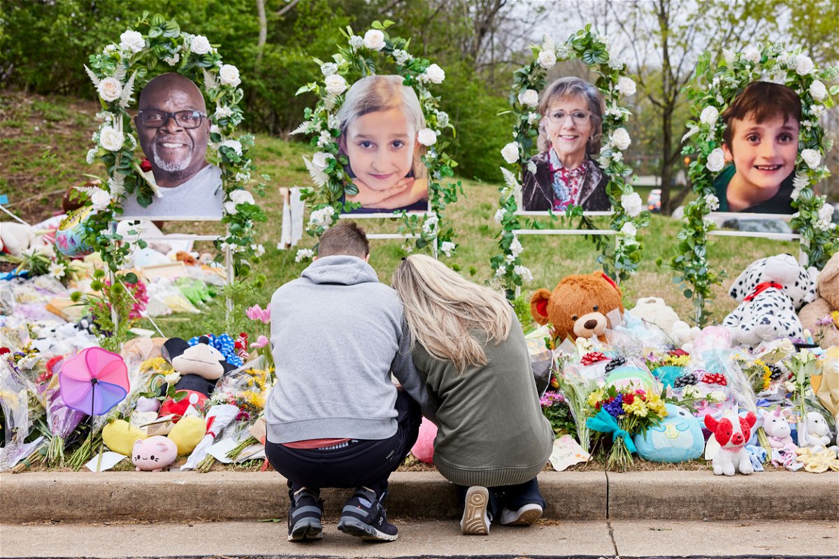 <i>Johnnie Izquierdo/The Washington Post/Getty Images</i><br/>A couple prays at the memorial for the victims of the shooting at the Covenant School in Nashville on March 31.