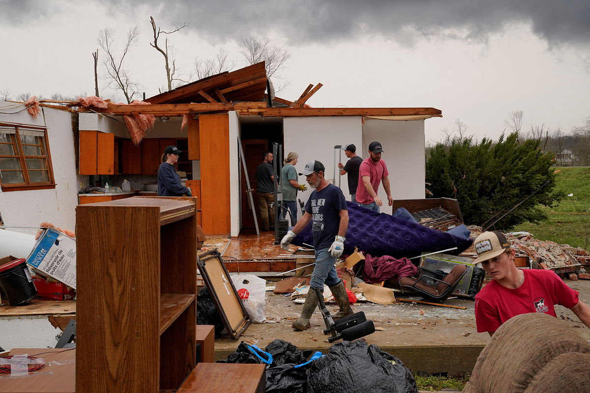 <i>Cheney Orr/Reuters</i><br/>Friends and family salvage items from a home in Glenallen