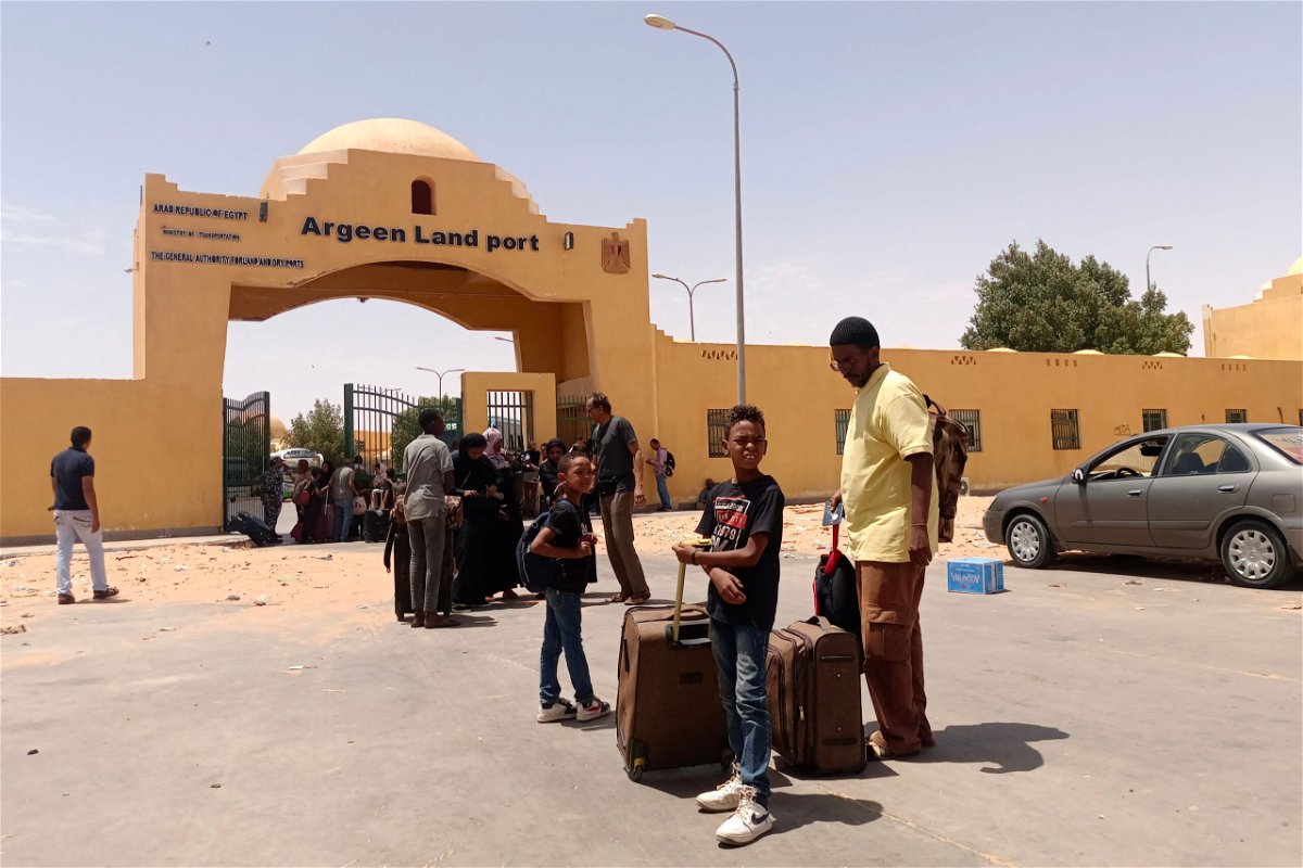 <i>Stringer/AFP/Getty Images</i><br/>People cross into Egypt from Sudan on April 27