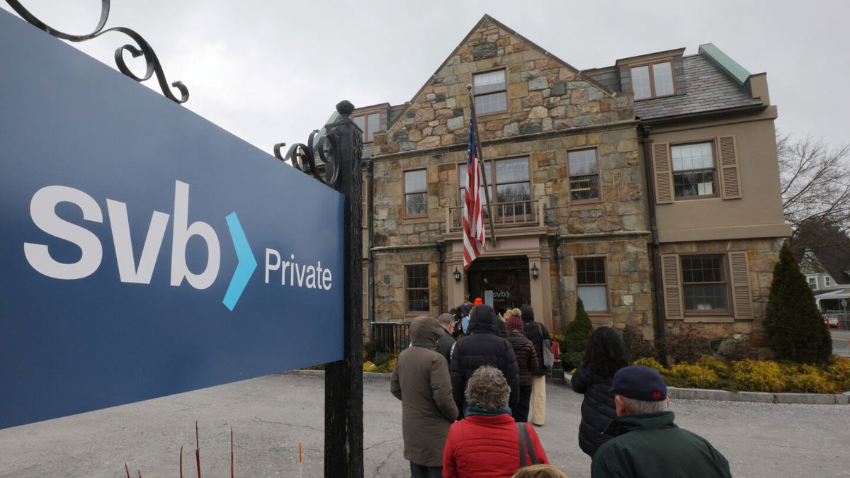 <i>Brian Snyder/Reuters</i><br/>Customers wait in line outside a branch of the Silicon Valley Bank in Wellesley