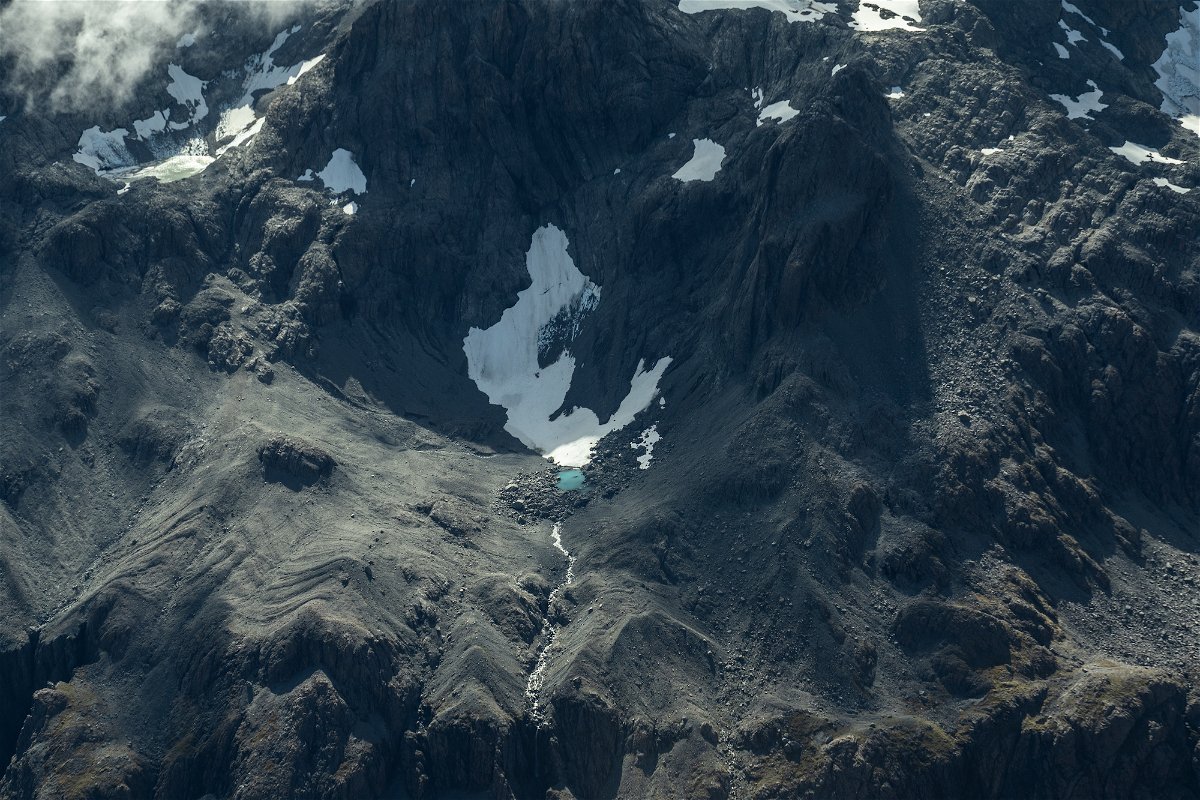 <i>Rebekah Parsons-King/NIWA</i><br/>Scientists sound the alarm on New Zealand's melting glaciers.