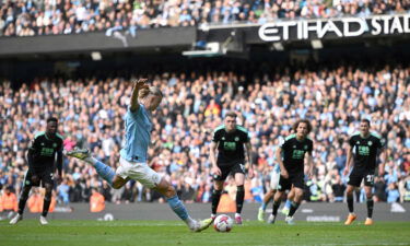 Haaland scores a penalty on Saturday.