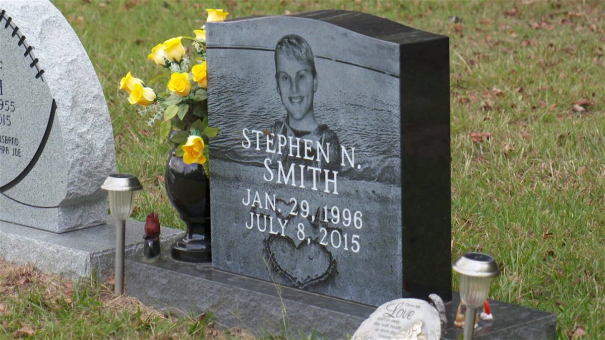 <i>CNN</i><br/>Stephen Smith's grave is seen in Crocketville