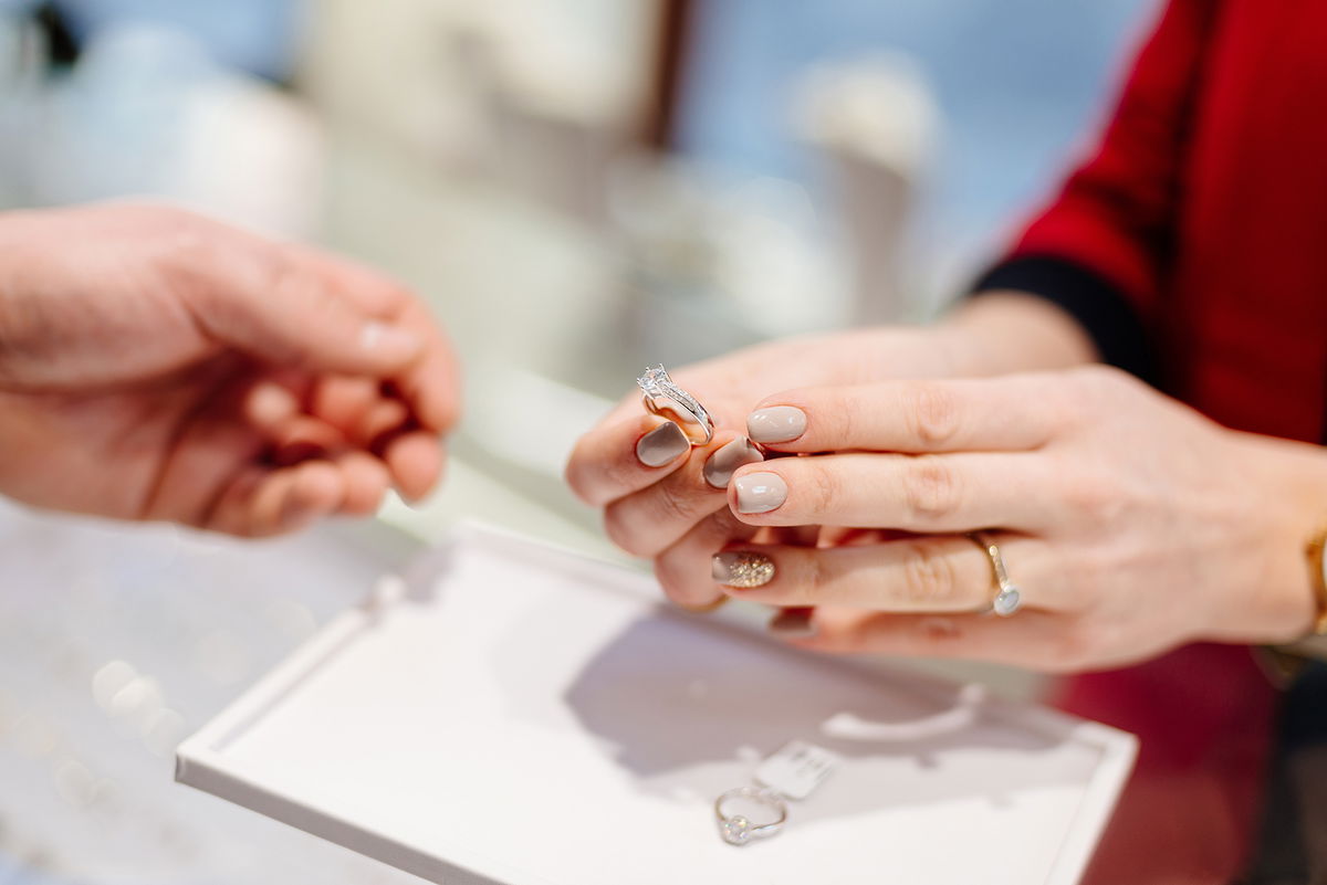 <i>djedzura/iStockphoto/Getty Images</i><br/>According to Signet Jewelers