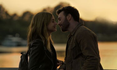 Ana de Armas and Chris Evans in "Ghosted