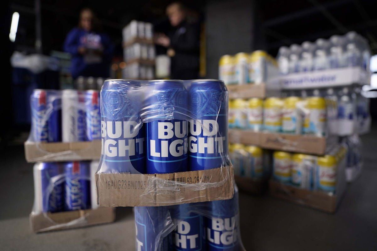 <i>Matt Slocum/AP</i><br/>Beer distributors are largely sticking by Bud Light and its parent company