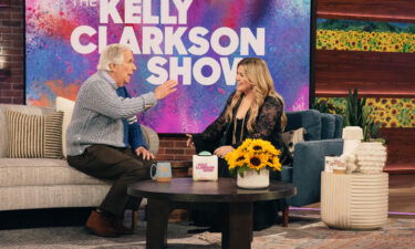 Kelly Clarkson was moved to tears by Henry Winkler's sweet insight for her daughter.