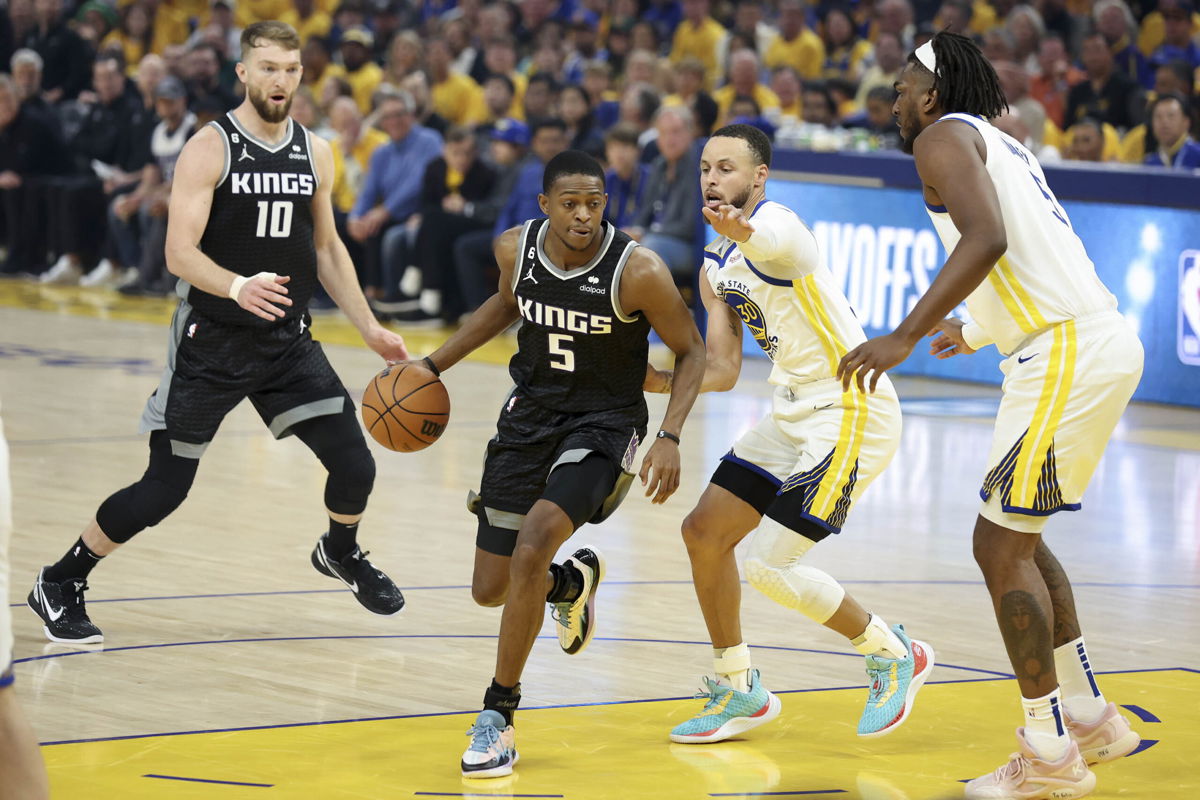 <i>Ezra Shaw/Getty Images</i><br/>De'Aaron Fox and Steph Curry went toe-to-toe in a thriller.
