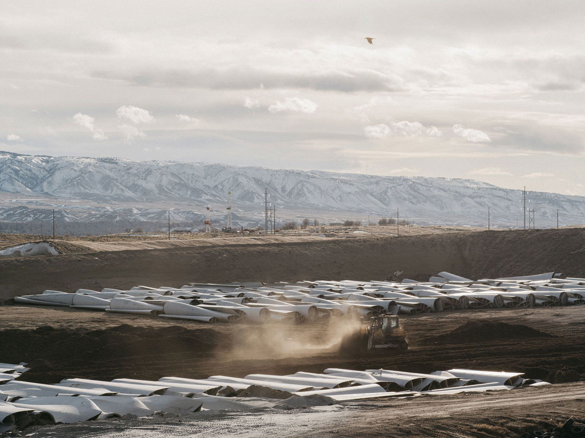 <i>Benjamin Rasmussen/Getty Images</i><br/>Wind turbine blades are seen here waiting to be buried in the Casper Regional Landfill in Casper