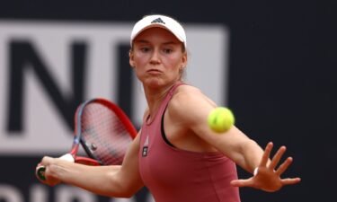 Elena Rybakina lines up a forehand against Markéta Vondroušová at the Italian Open.