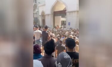 Residents belonging to China's Hui ethnic minority faced off with authorities on Saturday in an attempt to defend their mosque