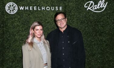 (From left) Kelly Rizzo and Bob Saget at a Los Angeles event in October 2021. The “Full House” actor’s widow