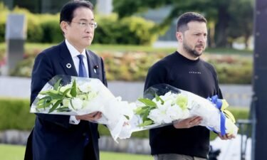 Japanese Prime Minister Fumio Kishida (left) and Ukrainian President Volodymyr Zelensky walk toward the cenotaph for atomic bomb victims at the Peace Memorial Park in Hiroshima on May 21.