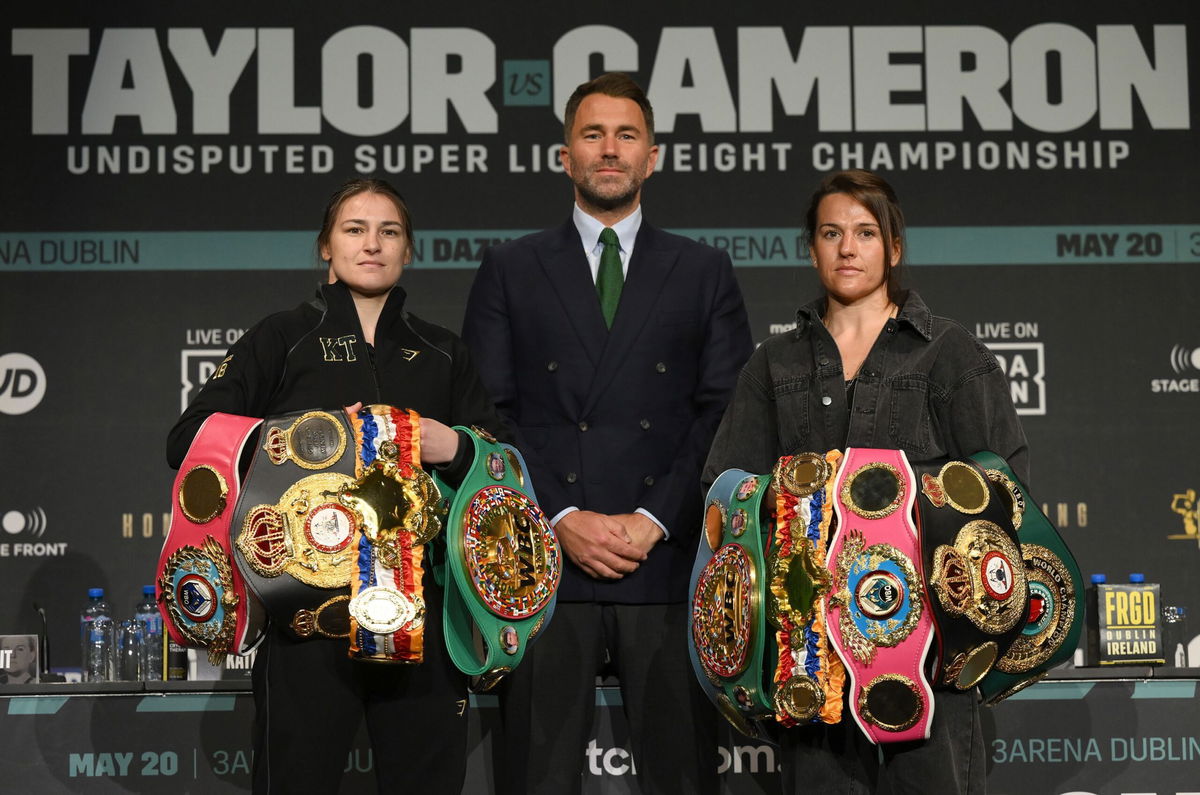 <i>Stephen McCarthy/Sportsfile/Getty Images</i><br/>Katie Taylor (left) and Chantelle Cameron (right) pose with promoter Eddie Hearn during a press conference.