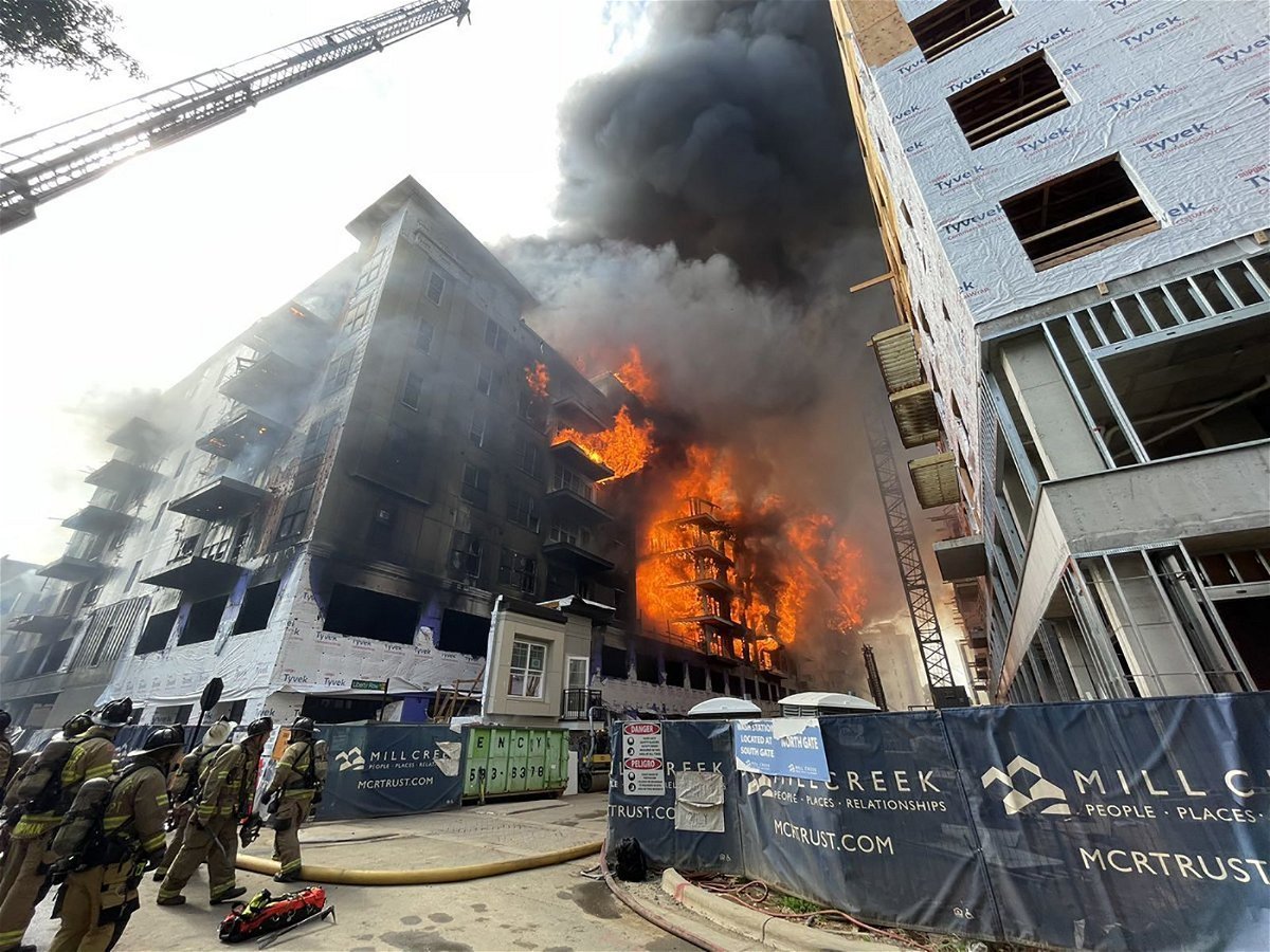 <i>CFD</i><br/>A five-alarm fire broke out Thursday morning at a a multistory apartment building under construction in Charlotte