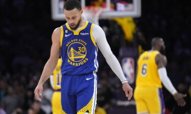 Curry in the closing seconds of Game 4 against the Lakers.