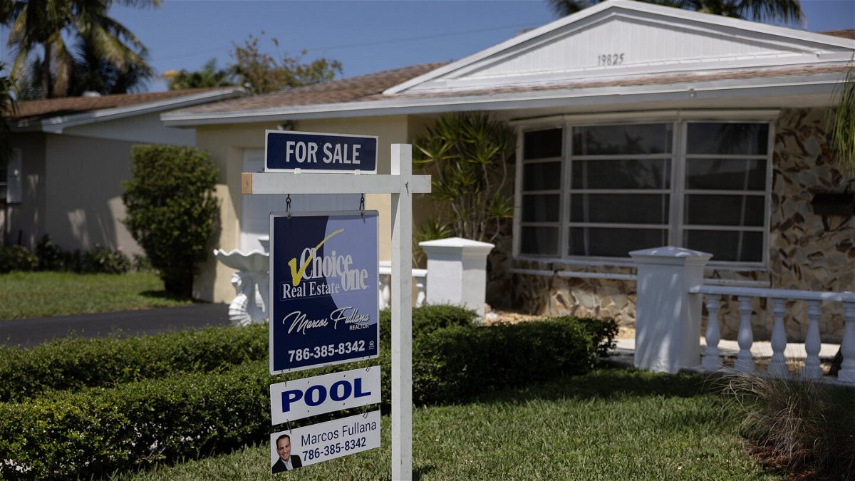 <i>Joe Raedle/Getty Images</i><br/>The only thing consistent about mortgage rates right now is that they are volatile in the wake of mixed economic signals and recent bank failures. Mortgage rates ticked down this week
