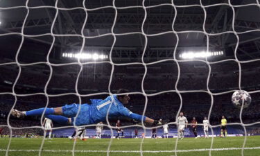 Kevin De Bruyne equalizes for Manchester City against Real Madrid.