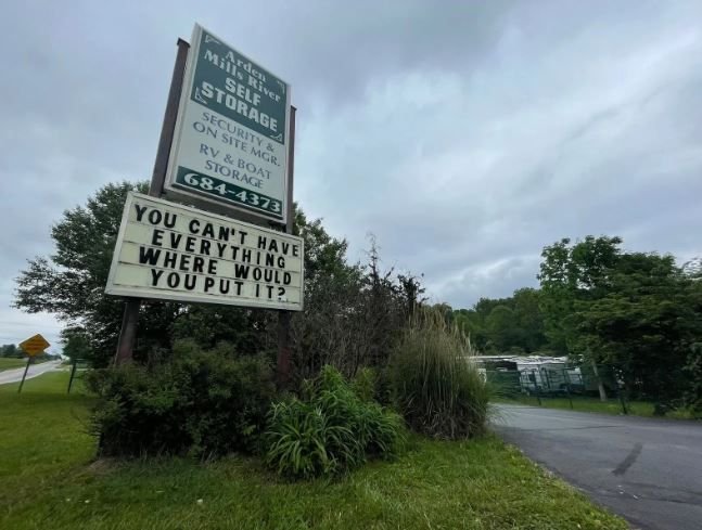 <i></i><br/>Drivers who pass by Arden-Mills River Self Storage in North Carolina will see clever puns and funny sayings posted on their interchangeable marquee sign. The owners say they're happy to help make people smile.