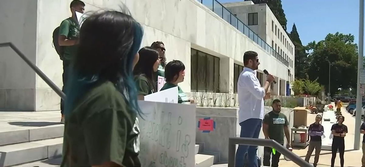 <i></i><br/>Food For All Oregonians held a rally outside the state capitol on June 1 to call for lawmakers to pass a bill that would expand food assistance for refugees and immigrants.