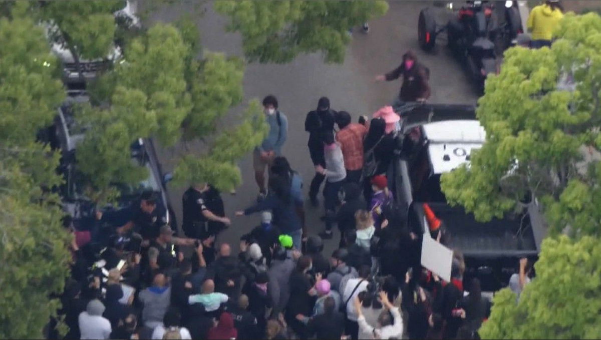 <i></i><br/>Protests outside a Glendale school district meeting turned violent as groups began several brawls as administrators discussed recognizing Pride Month