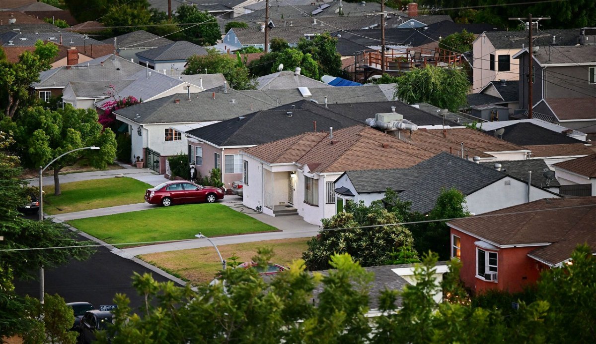 <i>Frederic J. Brown/AFP/Getty Images</i><br/>Mortgage rates reportedly ticked lower for the third week in a row. Pictured here are homes in a Los Angeles
