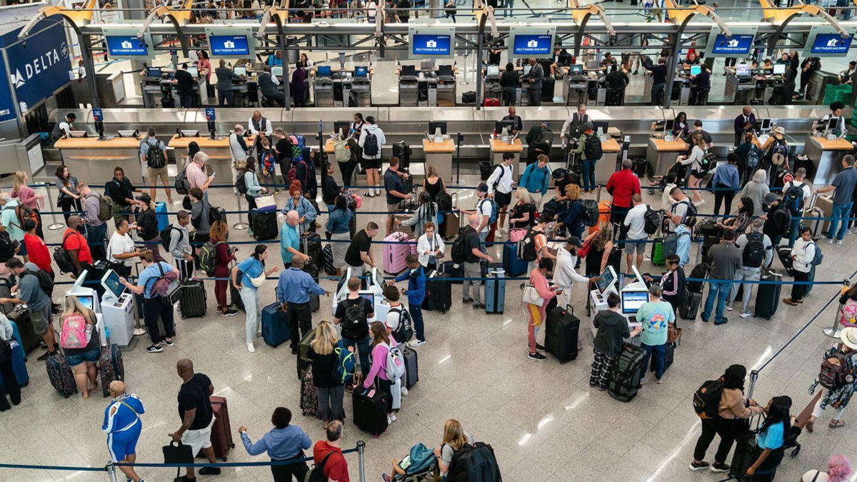 <i>Elijah Nouvelage/Bloomberg/Getty Images</i><br/>Travelers at Hartsfield-Jackson Atlanta International Airport on the Thursday before 2023's Memorial Day weekend.