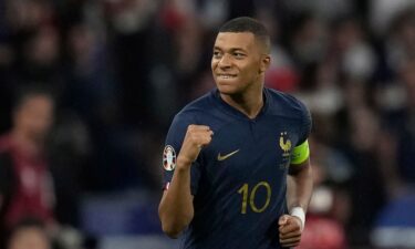 Kylian Mbappé celebrates after scoring the winning goal from the penalty spot.