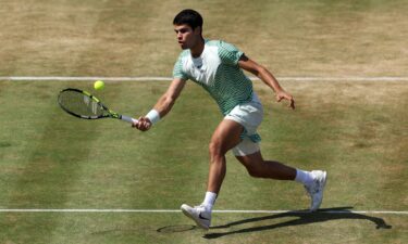 Carlos Alcaraz defeated Alex de Minaur to win the title at Queen's.