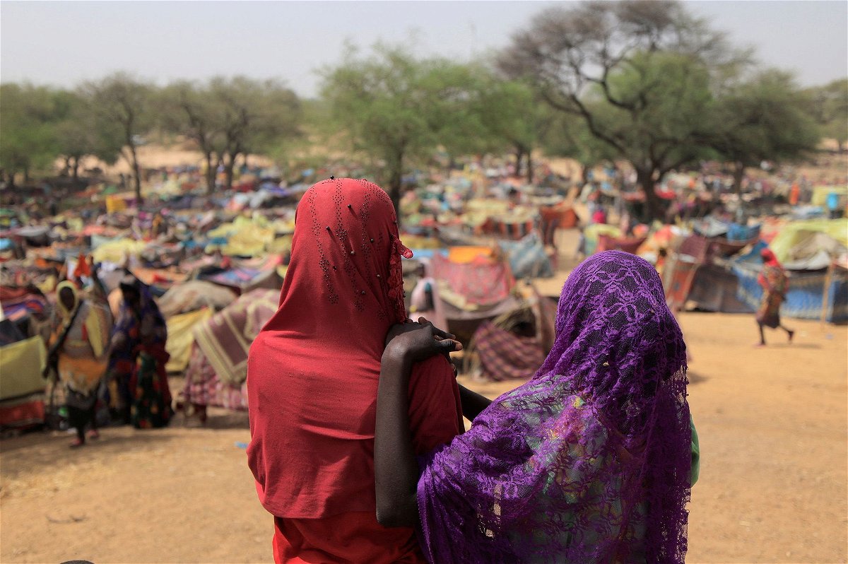 <i>Zohra Bensemra/Reuters</i><br/>Sudanese girls who fled the conflict in Sudan's Darfur region