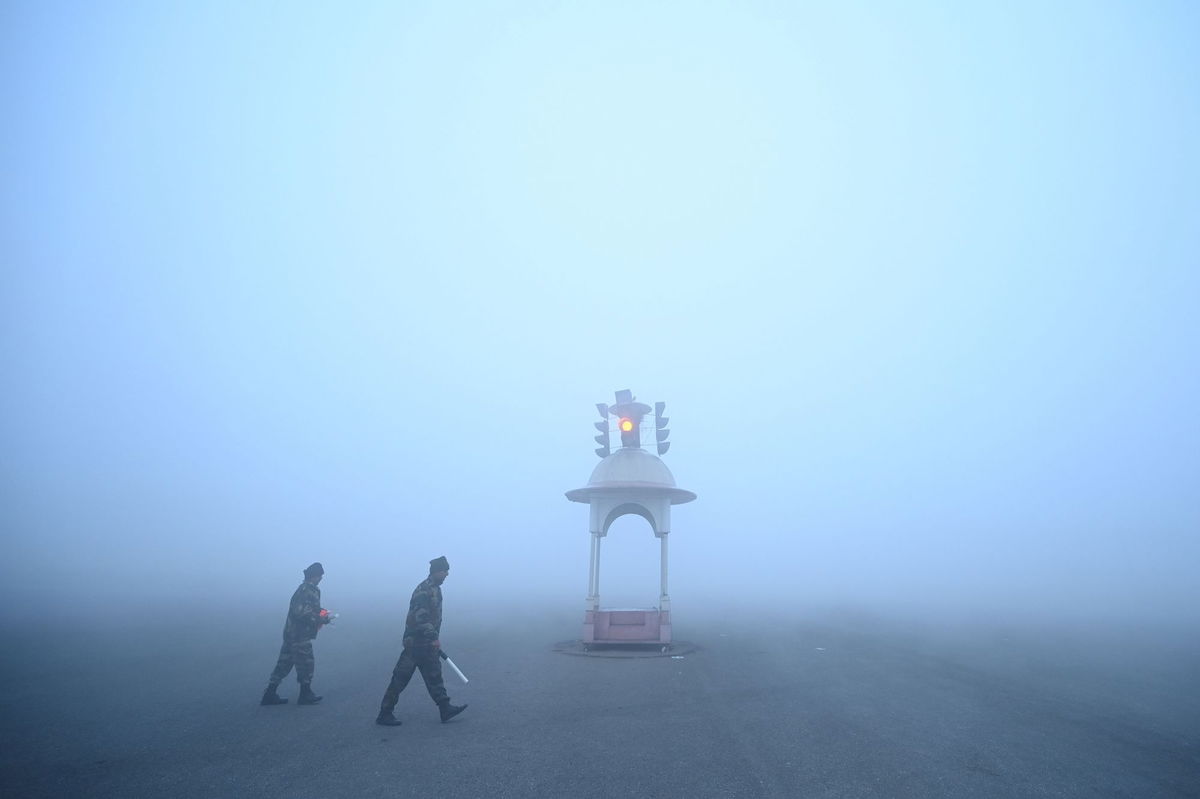 <i>Sanchit Khanna/Hindustan Times/Getty Images</i><br/>Heavy smog and low visibility is seen here in New Delhi