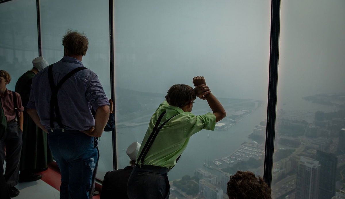 <i>Arif Balkan/NurPhoto/Getty Images</i><br/>The Toronto skyline is covered by smoke on June 28 at the CN Tower.