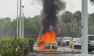 A woman's car caught fire with her children inside while she allegedly shoplifted inside a mall in Oviedo