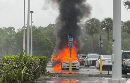 A woman's car caught fire with her children inside while she allegedly shoplifted inside a mall in Oviedo