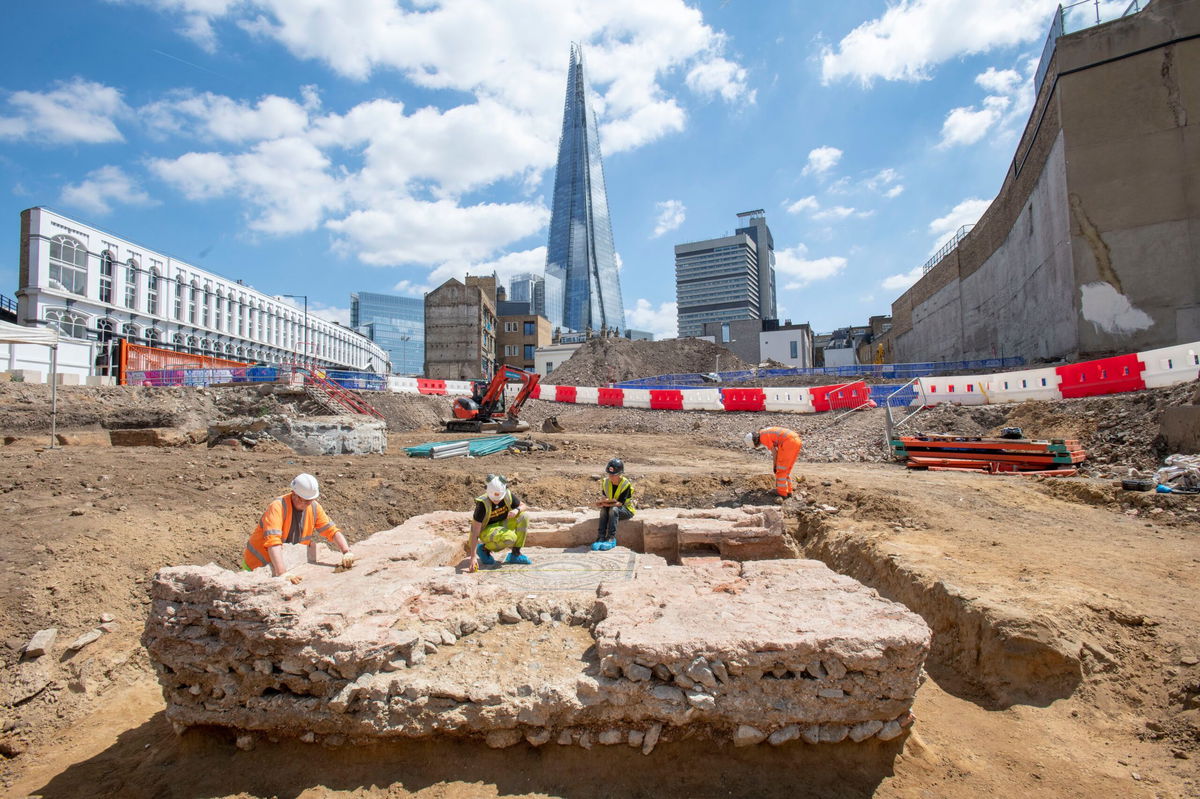 <i>MOLA</i><br/>An “incredibly rare” Roman mausoleum has been discovered beneath a south London construction site