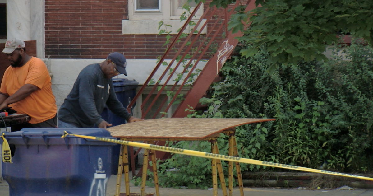 <i>WKBW</i><br/>The final two residents of the Elmwood Heights apartment complex moved out today.