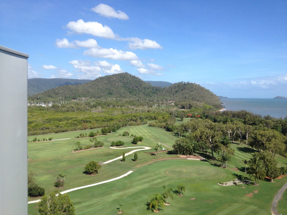 <i>Half Moon Bay Golf Club</i><br/>Half Moon Bay occupies a stunning spot on Queensland's tropical coastline.