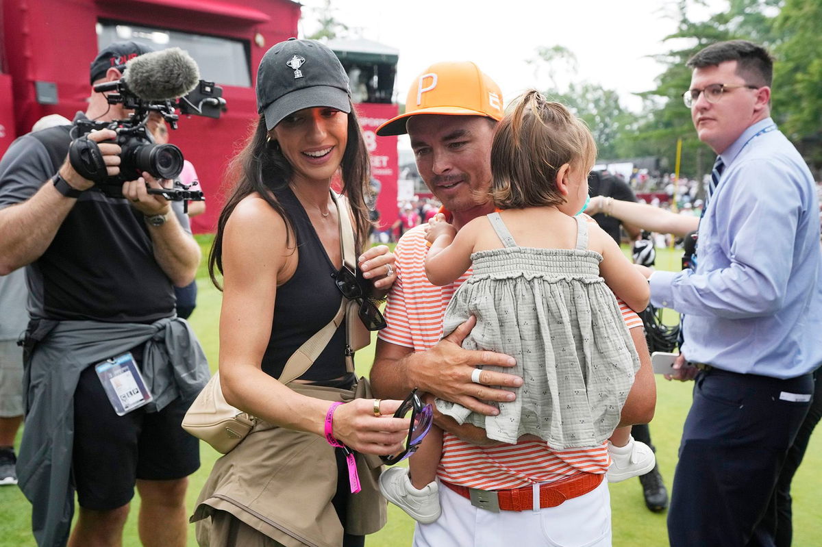 <i>Carlos Osorio/AP</i><br/>Fowler walks off the 18th green with his wife Allison and daughter Maya after the final round.