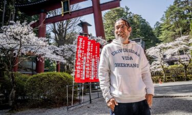 Furuya Yamato visits the Fujiyoshida Sengen Shrine in his hometown