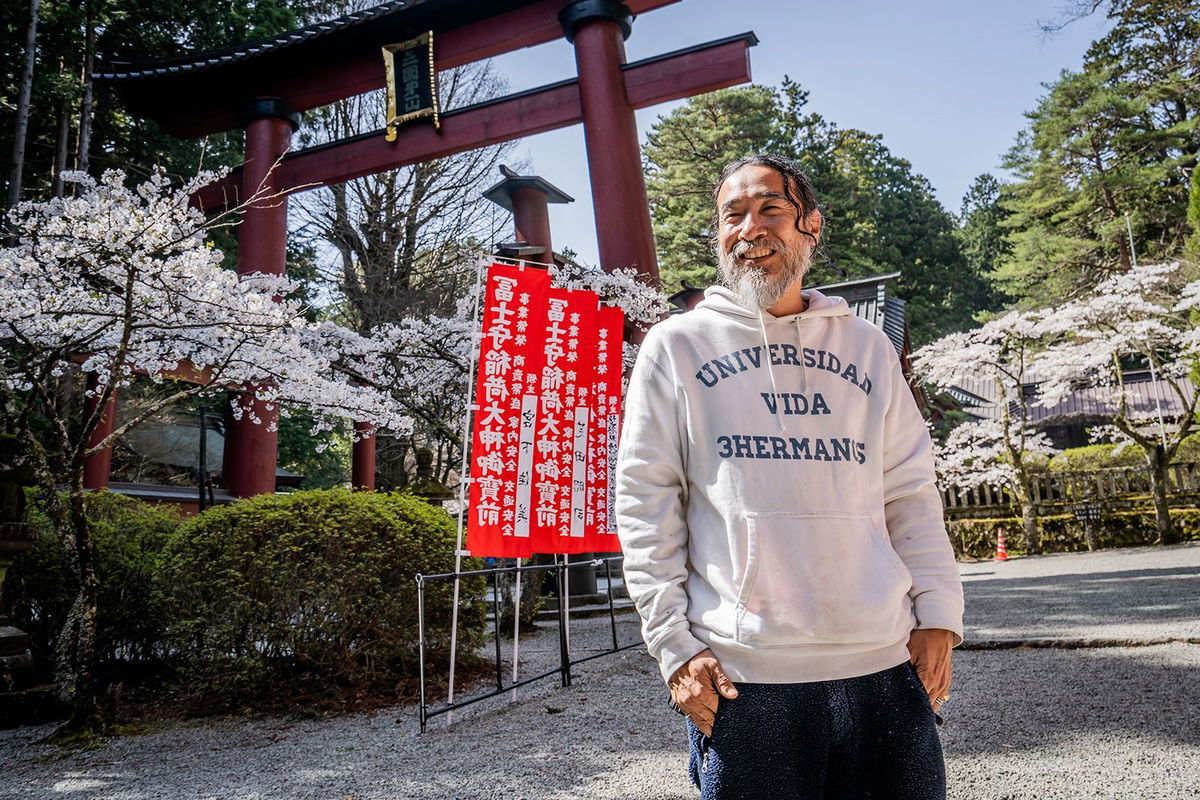 <i>Joshua Mellin</i><br/>Furuya Yamato visits the Fujiyoshida Sengen Shrine in his hometown