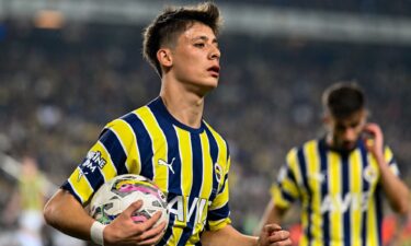 Arda Güler celebrates a Fenerbahçe goal against Trabzonspor in a Turkish league game.