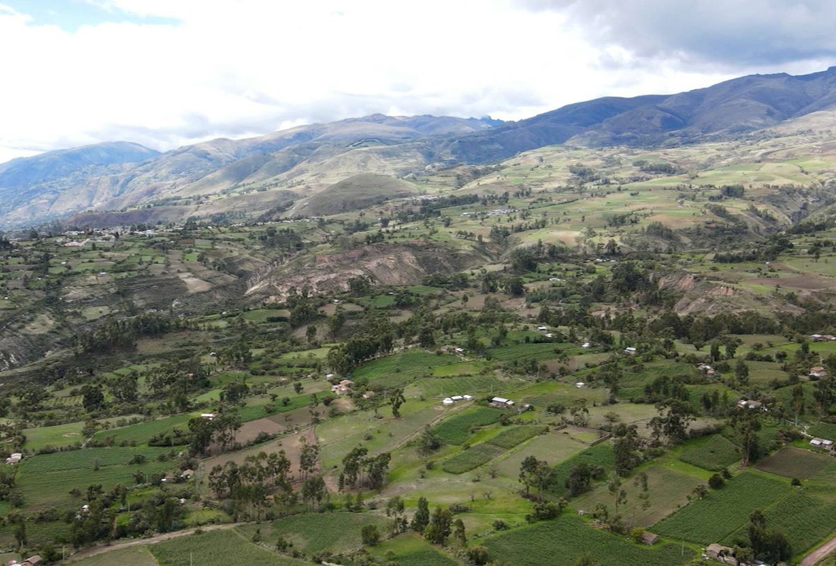 <i>CNN</i><br/>An aerial view of an area of Peruvian farmland where SIMPLi sources its food.