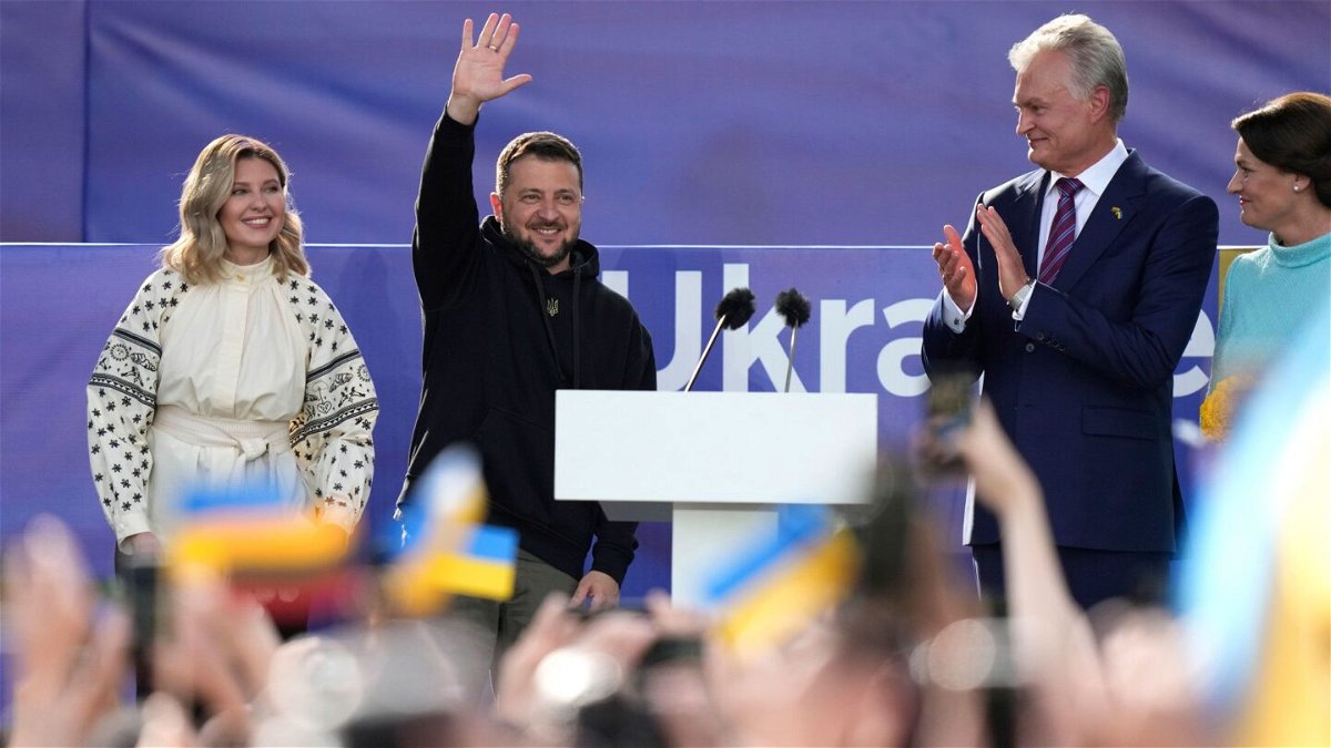 <i>Pavel Golovkin/AP</i><br/>Ukrainian President Volodymyr Zelensky spoke before thousands gathered in Vilnius.
