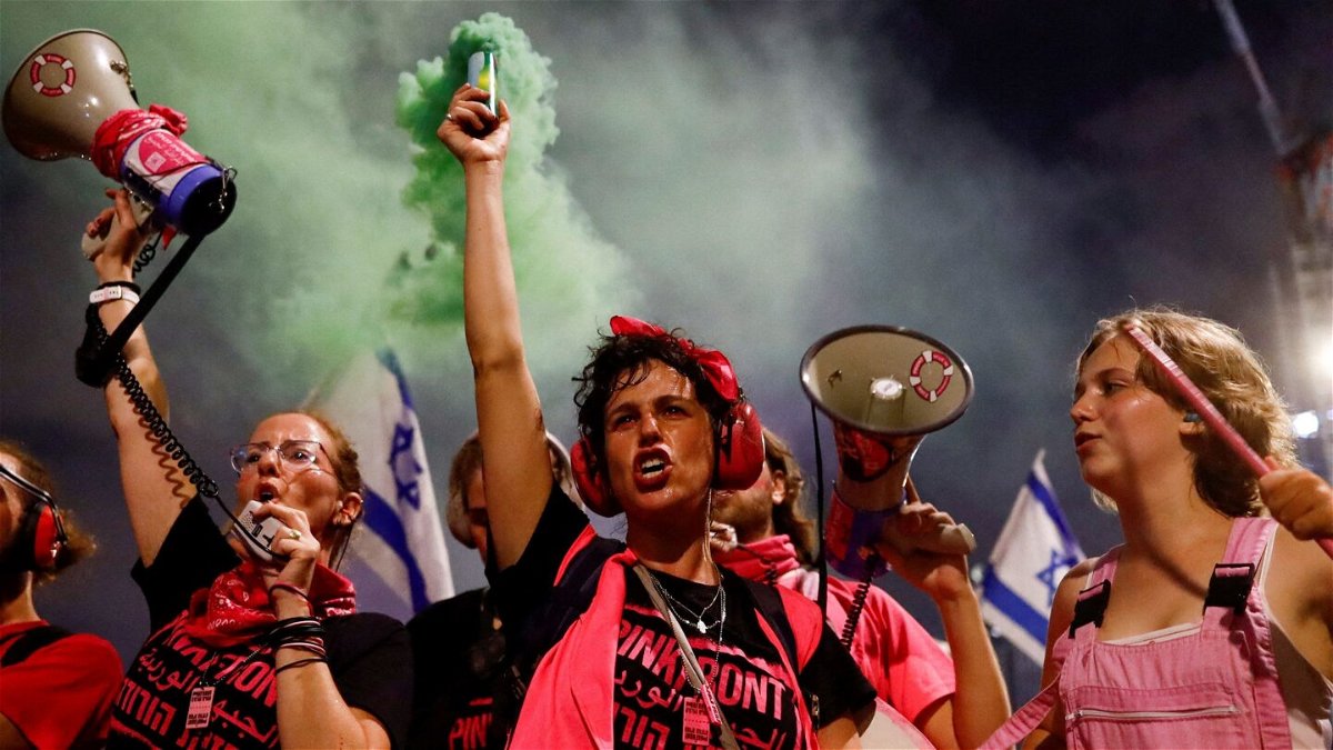 <i>Corinna Kern/Reuters</i><br/>Protesters in Tel Aviv