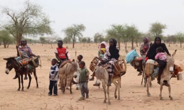 Sudanese refugees cross into Chad near Koufroun